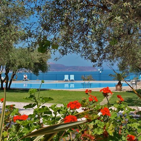 קליבס Artemis Apartments מראה חיצוני תמונה