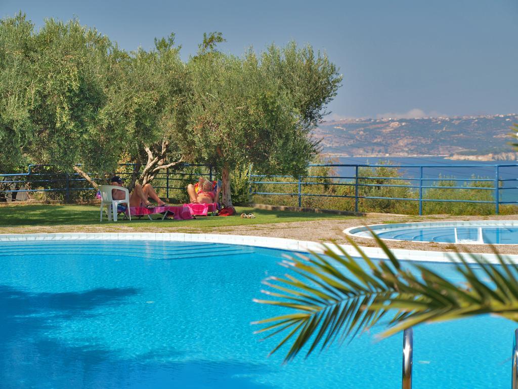 קליבס Artemis Apartments מראה חיצוני תמונה